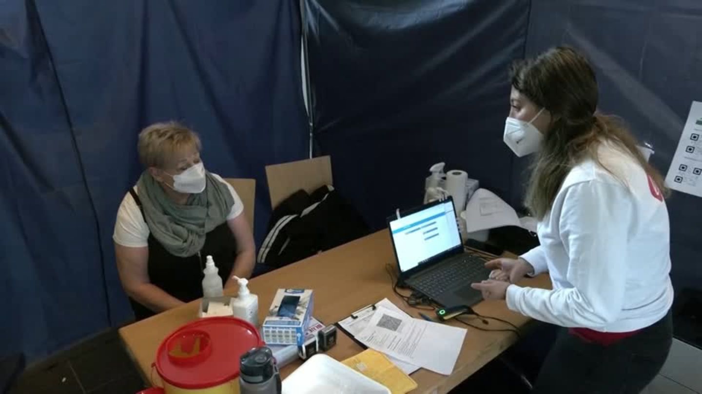 Video: Impfzentrum nach Stiko-Empfehlung hoch im Kurs