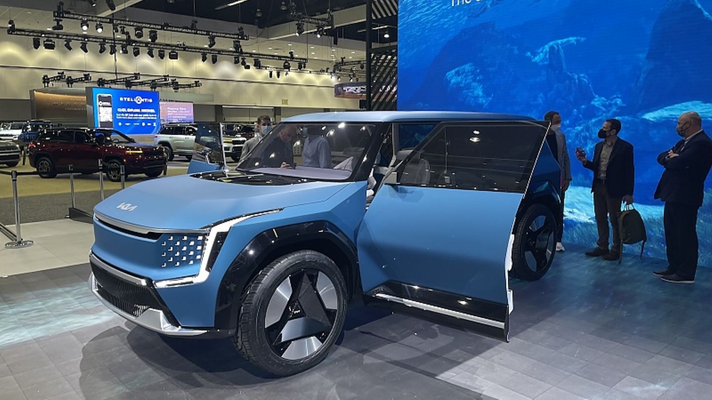 Hyundai Seven meets Kia EV9: Korean fratricidal battle