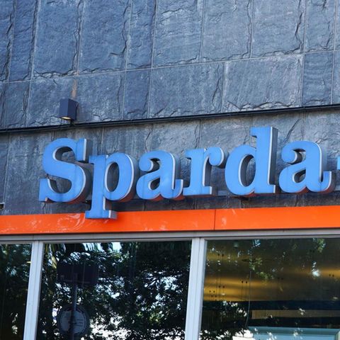 Nach Gerichtsurteil: Sparda Bank verlangt Negativzinsen auf Girokonten. Zu Unrecht. Jetzt drohen Strafen für weitere Banken