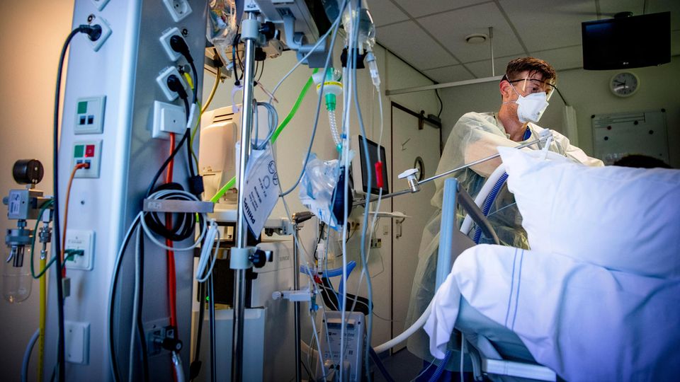 Krankenhaus: Covid-19-Patient wird behandelt