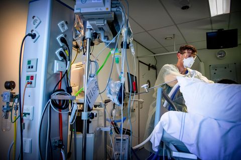 Krankenhaus: Covid-19-Patient wird behandelt