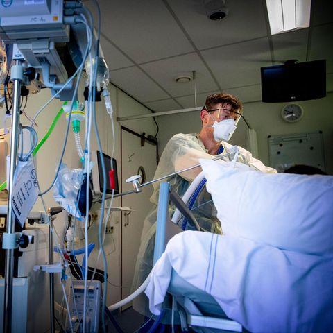 Krankenhaus: Covid-19-Patient wird behandelt