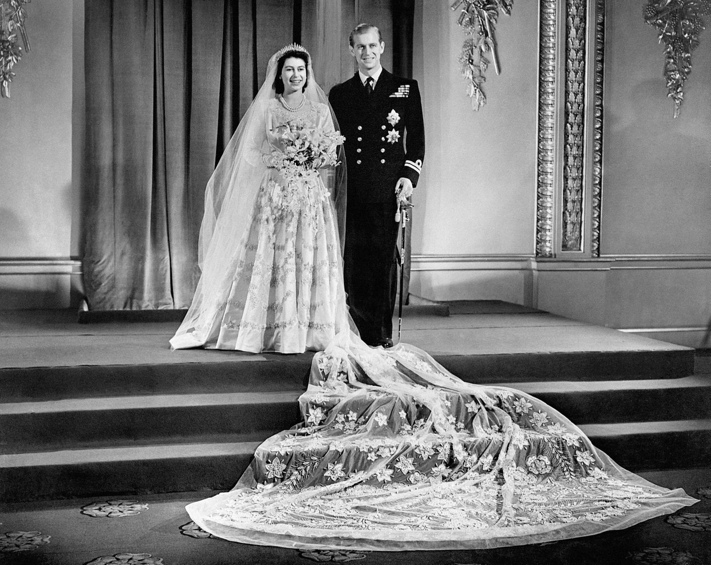 Elizabeth und Philip Mountbatten im Buckingham Palace nach ihrer Trauung