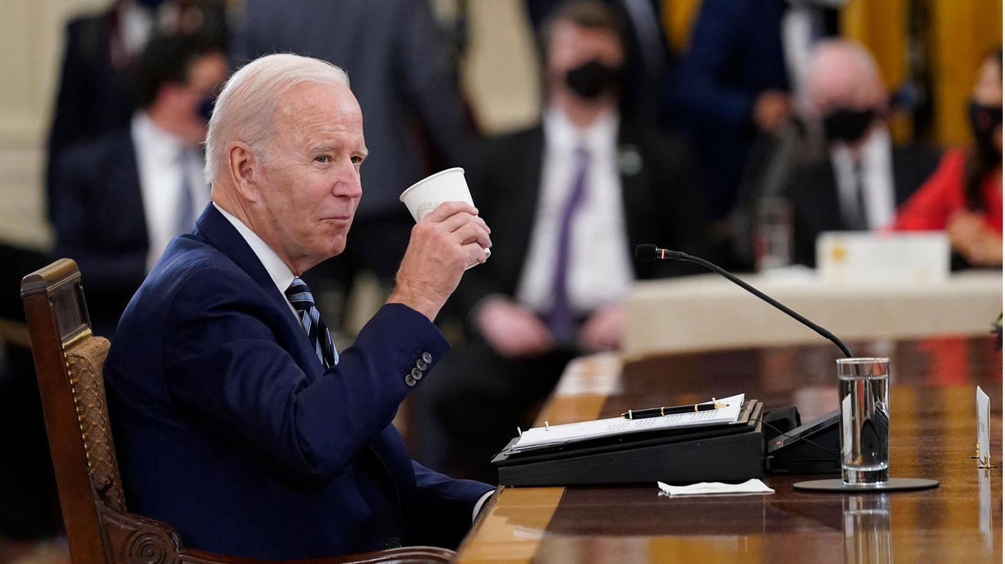 USA: Nach langem Streit: US-Repräsentantenhaus stimmt für Bidens Sozial- und Klimaschutzpaket