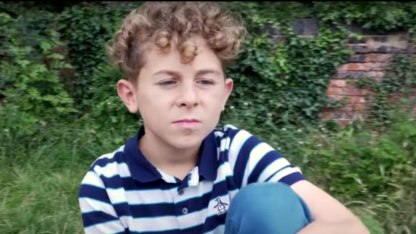 Der zehnjährige Bertie Caplan in seinem Musikvideo zu "No More"