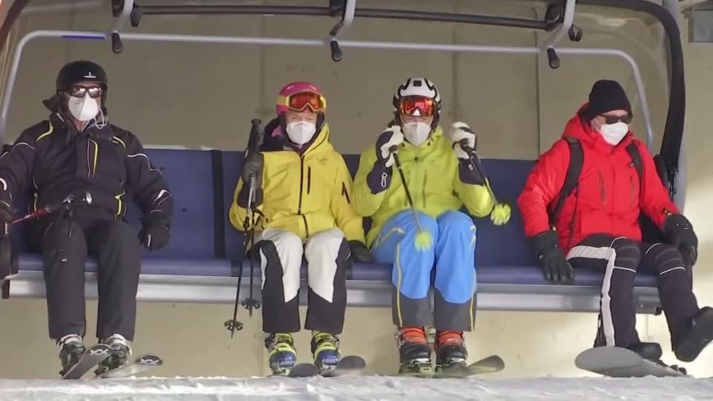 Video: Skisaison eröffnet: mit der Maske auf den Berg