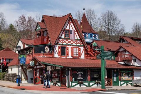 Nur 3 von 5 Sternen: Der kleine Ort Helen im US-Bundesstaat Georgia ist komplett bayrischen Alpendörfern nachempfunden und deshalb bei Touristen beliebt