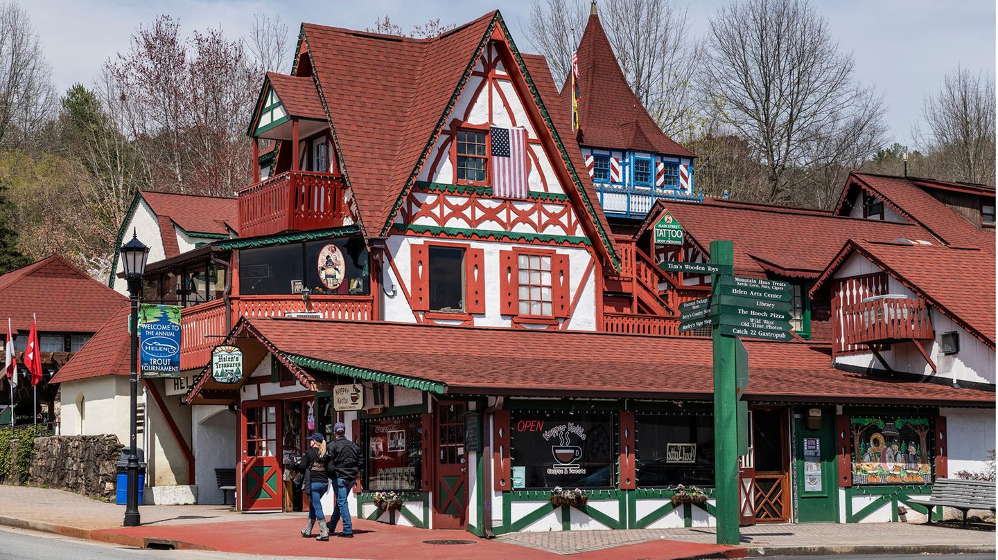 Nur 3 von 5 Sternen: Der kleine Ort Helen im US-Bundesstaat Georgia ist komplett bayrischen Alpendörfern nachempfunden und deshalb bei Touristen beliebt