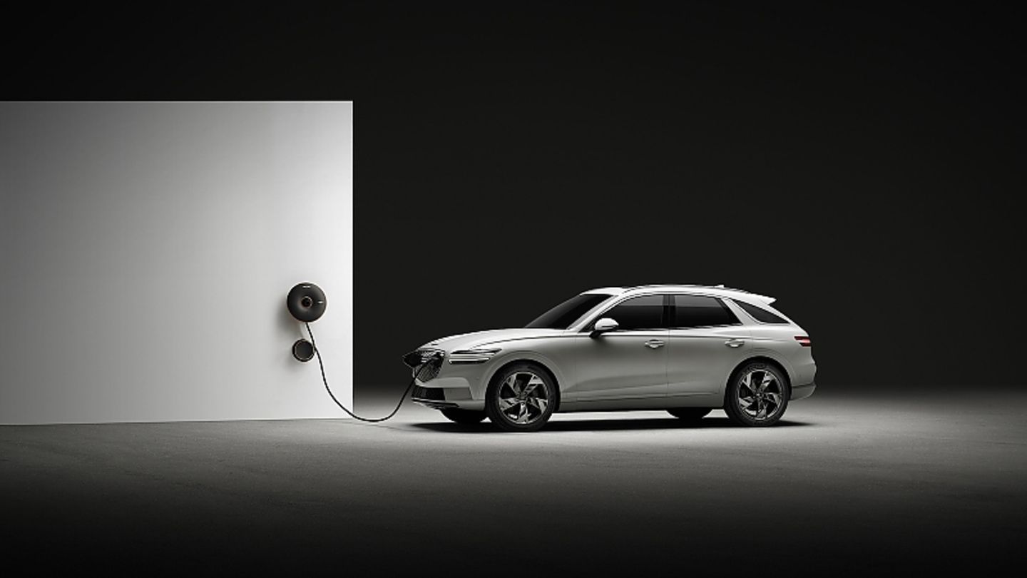 Genesis Electrified GV 70: Made for the plug