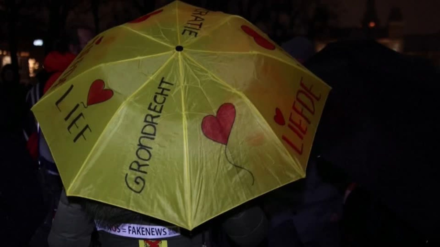 Video: Corona-Proteste in den Niederlanden und Deutschland