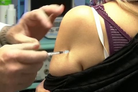 Video: Drosselung von Biontech-Lieferungen: Spahns Ankündigung wirft Praxisplanung durcheinander