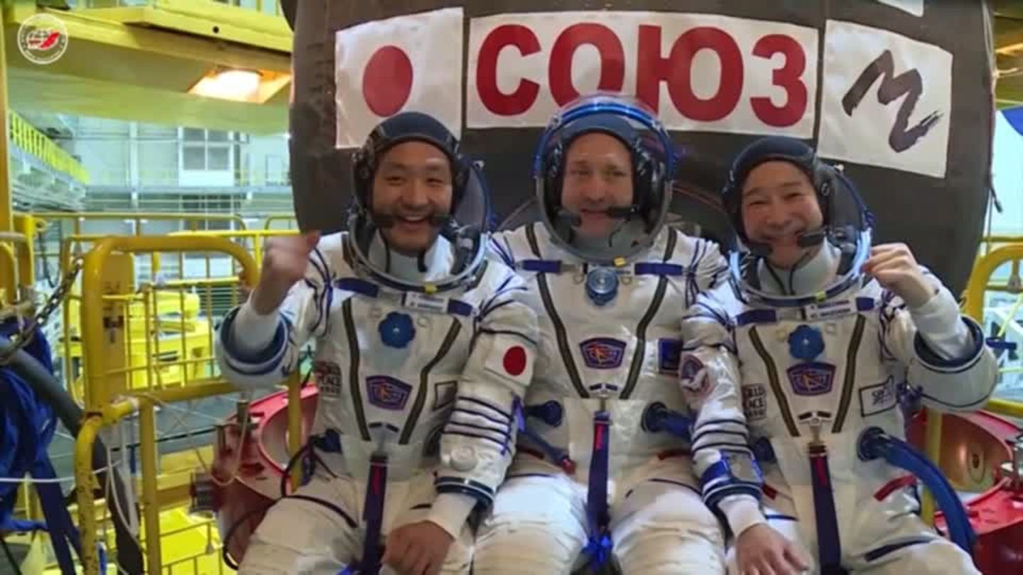 Video: Zu Tränen gerührt - japanische Weltraumtouristen vor dem Flug zur ISS