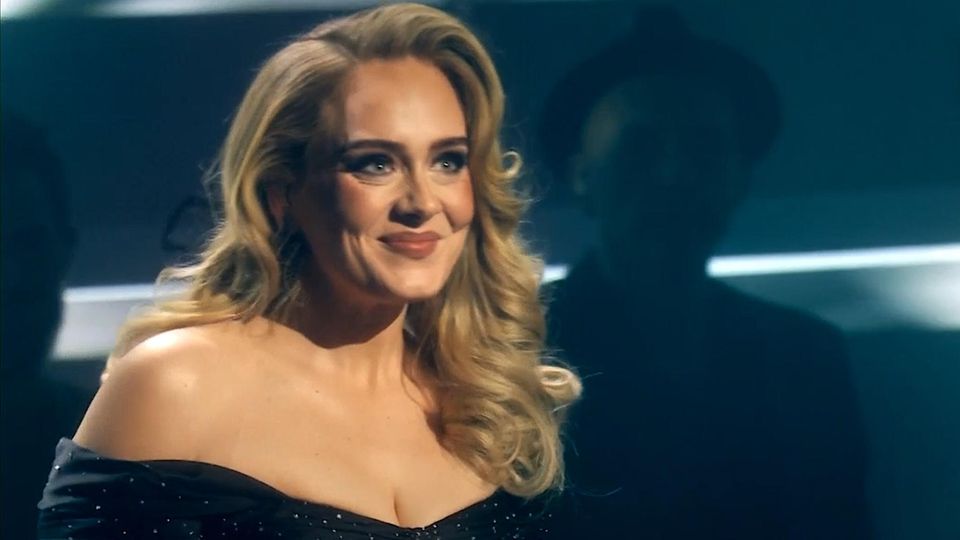 After Adele's objection, Spotify removed the shuffle function for albums.