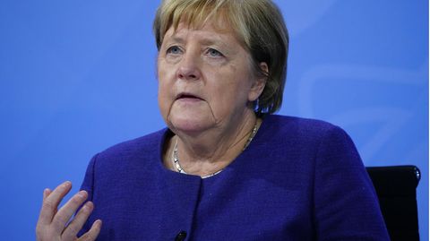 Die scheidende Bundeskanzlerin Angela Merkel hält die Maßnahmen gegen die Corona-Welle nicht für ausreichend