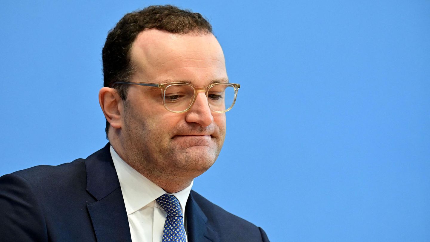 Vierte Corona-Welle: Spahn: So zynisch es klingt, Ende des Winters sind alle "geimpft, genesen oder gestorben"