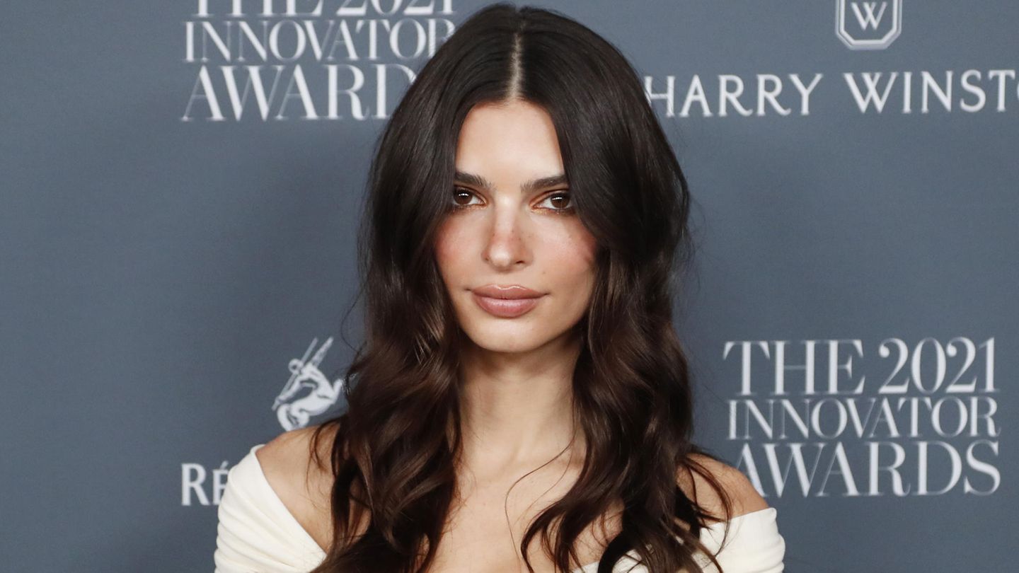 Emily Ratajkowski
