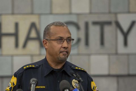 Dan Thompson, Polizei-Chef von Waukesha, erklärt auf einer Pressekonferenz, was bisher über den Amokfahrer bekannt ist