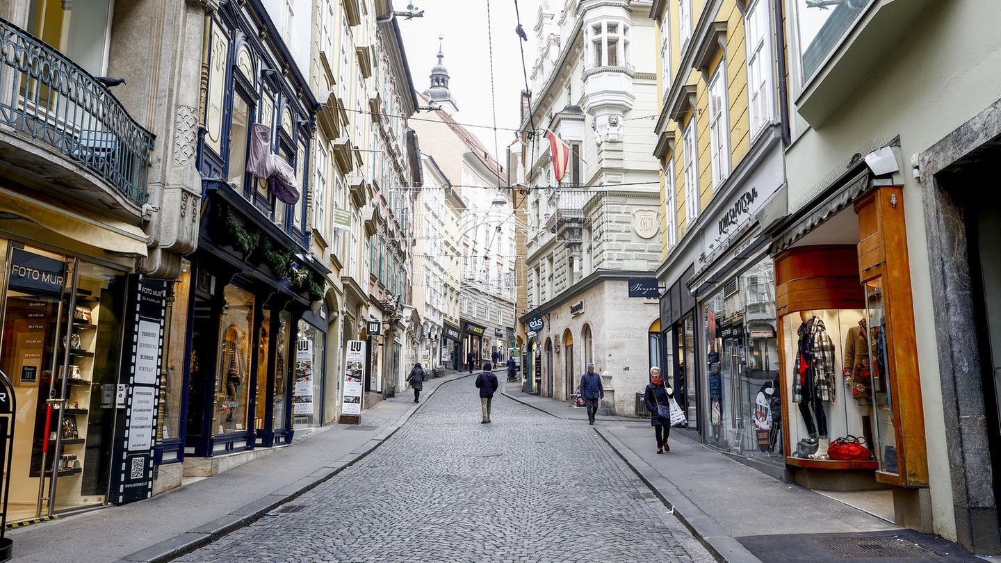 Graz, Österreich. Die leere Sporgasse am ersten Tag des erneuten Lockdowns.