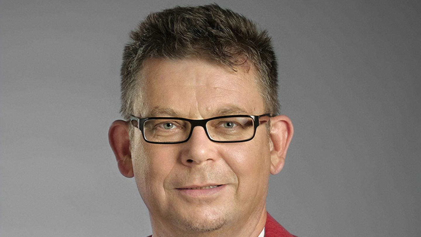 Maßnahmen gegen die Vierte Welle: Josef Franz Lindner ist Inhaber des Lehrstuhls für Öffentliches Recht, Medizinrecht und Rechtsphilosophie. Josef Franz Lindner ist Inhaber des Lehrstuhls für Öffentliches Recht, Medizinrecht und Rechtsphilosophie.