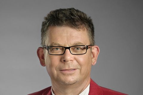 Josef Franz Lindner ist Inhaber des Lehrstuhls für Öffentliches Recht, Medizinrecht und Rechtsphilosophie.