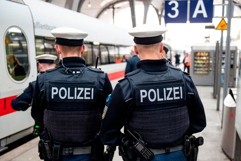 Bahnpolizisten