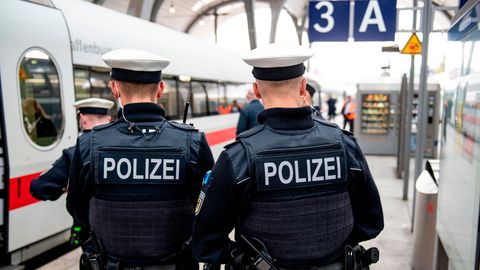 Bahnpolizisten