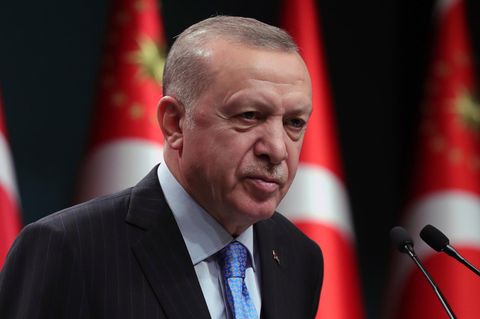 Präsident Recep Tayyip Erdogan schaut ernst