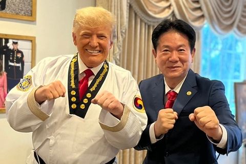 Trump erhält schwarzen Taekwondo-Ehrengürtel