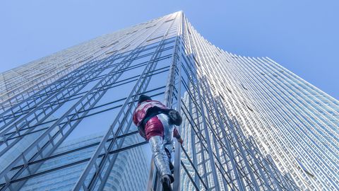 Alain Robert: Französischer Spiderman erobert Frankfurter Wolkenkratzer