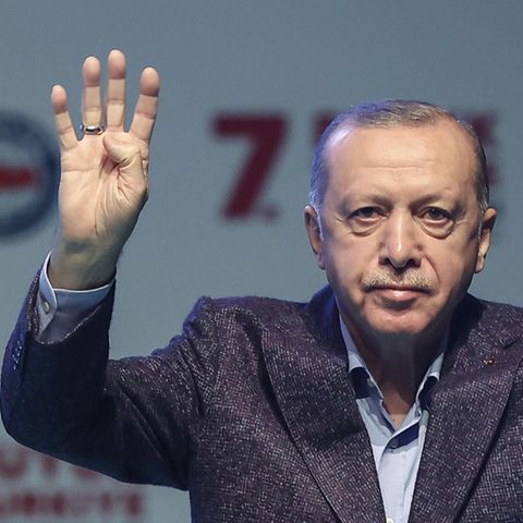 Präsident Recep Tayyip Erdogan spricht an einem Rednerpult
