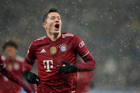 Robert Lewandowski jubelt im Schneetreiben von Kiew