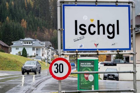 Ortsschild von Ischgl in Österreich