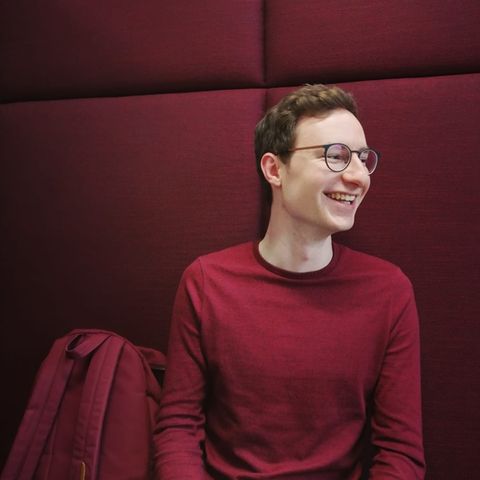Michael Ott ist enttäuscht von seinem Verein: "Die Menschenrechte werden massiv missachtet in Katar – das verstößt so krass gegen Werte, für die der FC Bayern doch stehen will." Jetzt will er den FC Bayern über den Rechtsweg dazu bewegen die Partnerschaft aufzugeben