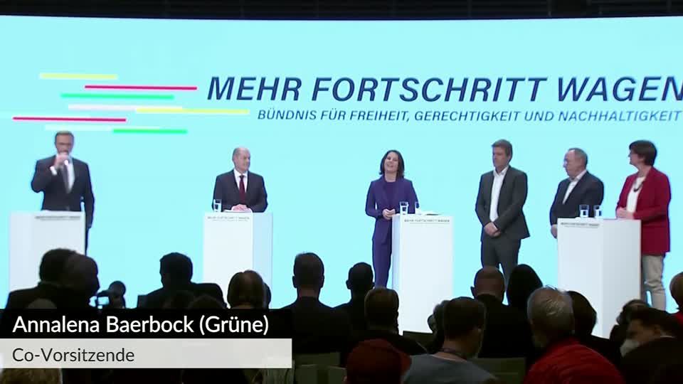 Neue Außenministerin: Annalena Baerbock spricht Klartext in Paris, droht Russland – und macht spontane Fotos Neue Außenministerin: Annalena Baerbock spricht Klartext in Paris, droht Russland – und macht spontane Fotos