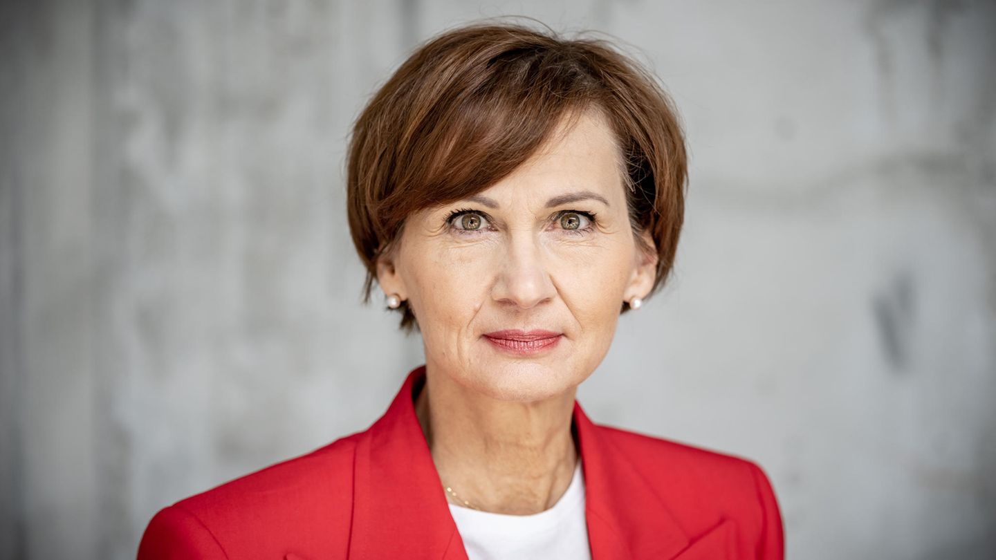Bettina Stark-Watzinger, Parlamentarische Geschäftsführerin der FDP, ist die neue Bildungs- und Forschungsministerin. Die Katholikin ist 53 Jahre alt und kommt aus Hessen.