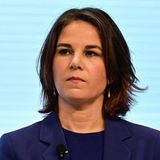 Die grüne Kanzlerkandidatin Annalena Baerbock herrscht über eines der wichtigsten Ressorts. Die 40 Jahre alte Niedersächsin ist Außenministerin und soll sich außer um die klassische Außenpolitik auch um die globale Klimapolitik kümmern.
