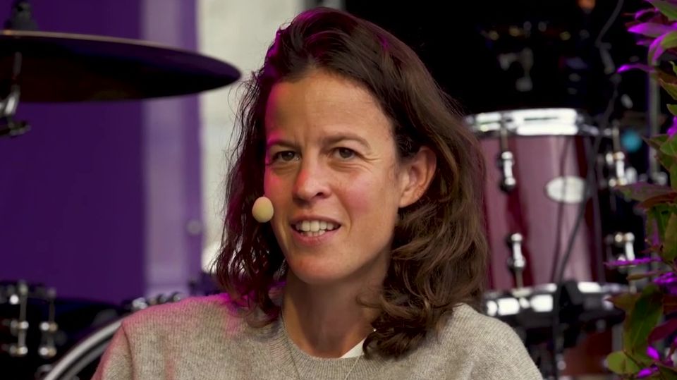 Katharina Köhler im Interview mit Simone Menne auf dem Reeperbahnfestival