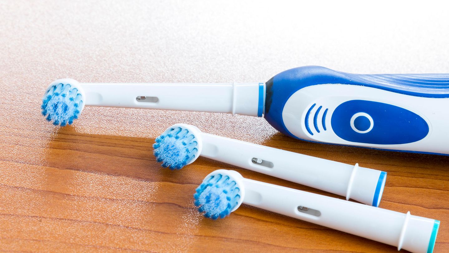 Nicht alle Waren könne zurückgegeben werden. Versiegelte Hygieneartikel, wie beispielsweise Zahnbürsten oder Earphones, gelten als Hygieneartikel  und sind somit vom Widerrufsrechts ausgenommen. Auch freiverkäufliche Arzneimittel, Medizinprodukte, Fertiggerichte, Kosmetik- und Hygieneartikel, die bei Lieferung versiegelt sind und deren Versiegelung nach der Lieferung entfernt wurde, sowie Sexspielzeug zählen dazu. Letzteres hat das Ober­landes­gericht Hamm (Az. 4 U 65/15) entschieden. 