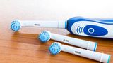 Nicht alle Waren könne zurückgegeben werden. Versiegelte Hygieneartikel, wie beispielsweise Zahnbürsten oder Earphones, gelten als Hygieneartikel  und sind somit vom Widerrufsrechts ausgenommen. Auch freiverkäufliche Arzneimittel, Medizinprodukte, Fertiggerichte, Kosmetik- und Hygieneartikel, die bei Lieferung versiegelt sind und deren Versiegelung nach der Lieferung entfernt wurde, sowie Sexspielzeug zählen dazu. Letzteres hat das Ober­landes­gericht Hamm (Az. 4 U 65/15) entschieden. 