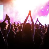 Haben Sie Tickets für Kultur- oder Sportveranstaltungen erworben, können Sie den Kauf nicht widerrufen, wenn es einen festen Termin gibt. Allerdings wackelt das geltende Recht. Denn die Ticketbörsen im Netz sind selbst nicht die Veranstalter und führen die Konzerte nicht selbst durch, sondern vermitteln nur den Kauf - kann trotzdem der Widerrufsauschluss gelten? Das Amtsgericht Bremen hat einen solchen Fall dem EuGH vorgelegt. 