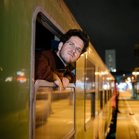 stern-Reporter Jonas Bickelmann im Nachzug von Sylt nach Salzburg