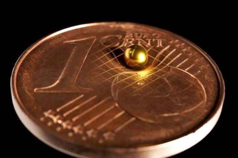 Experiment zur Gravitationskraft: Erzeugen auch kleine Objekte eine Schwerkraft?