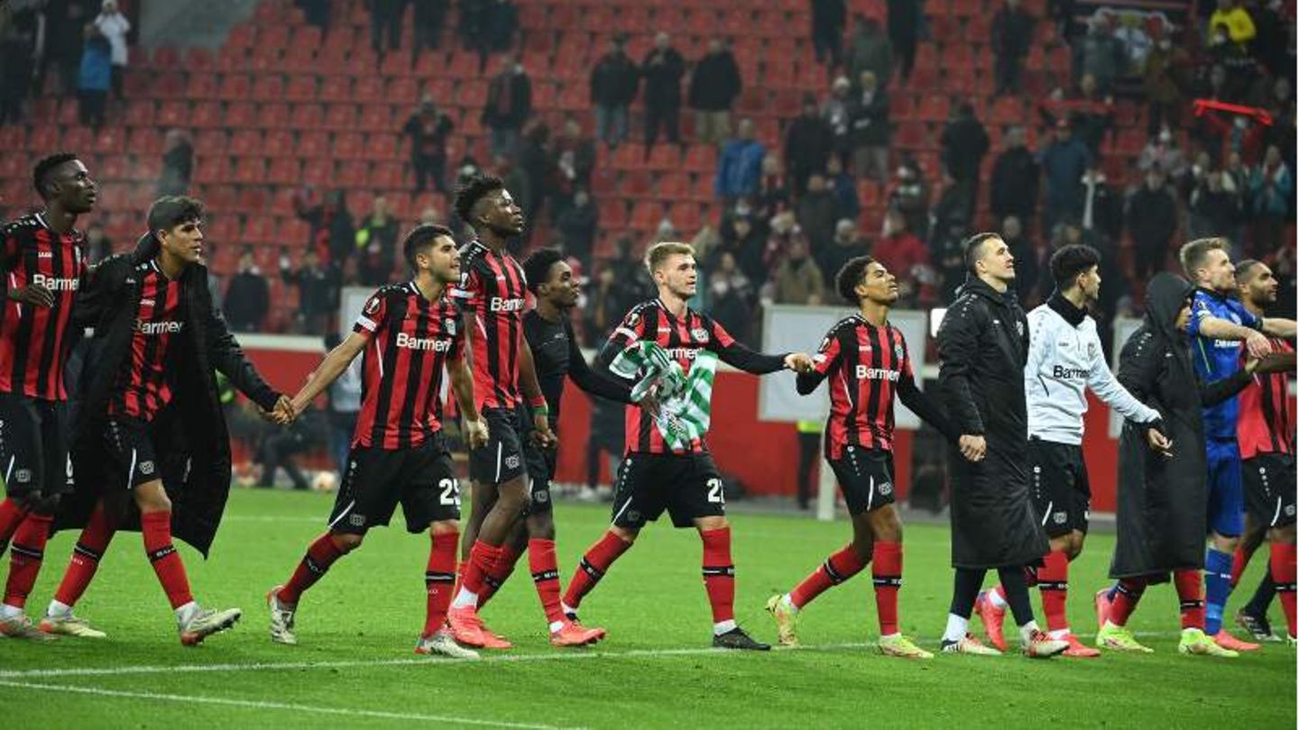 Die Leverkusener feiert nach dem 3:2 Sieg gegen Celtic Glasgow den vorzeitigen Einzug ins Achtelfinale der Europa League