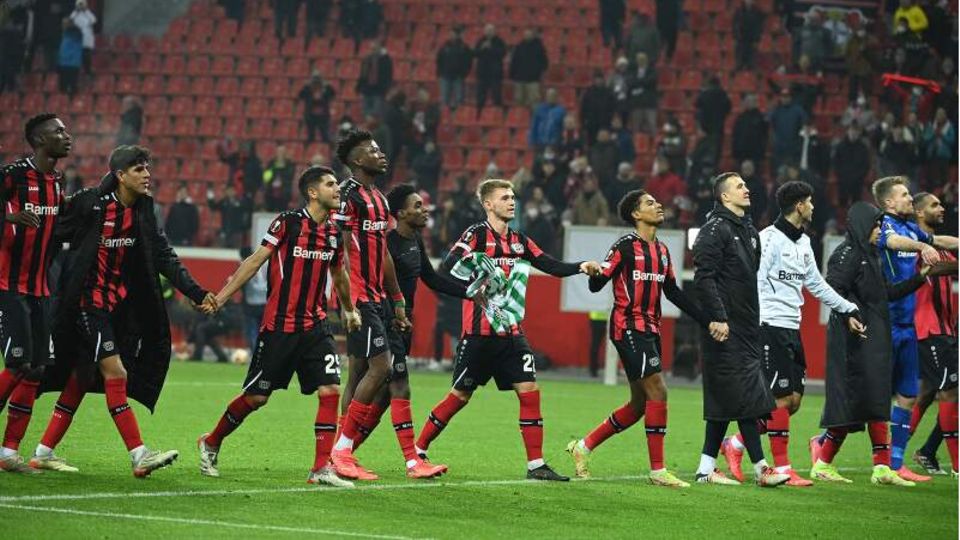 Die Leverkusener feiert nach dem 3:2 Sieg gegen Celtic Glasgow den vorzeitigen Einzug ins Achtelfinale der Europa League