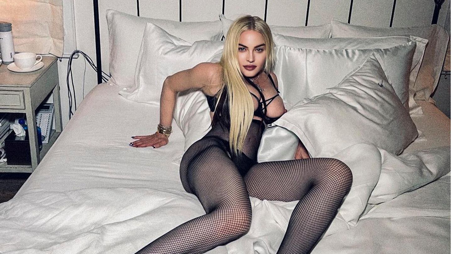 Dieses Bild löschte Instagram umgehend. Doch Madonna nahm eine kleine Änderung vor und veröffentlichte es erneut.