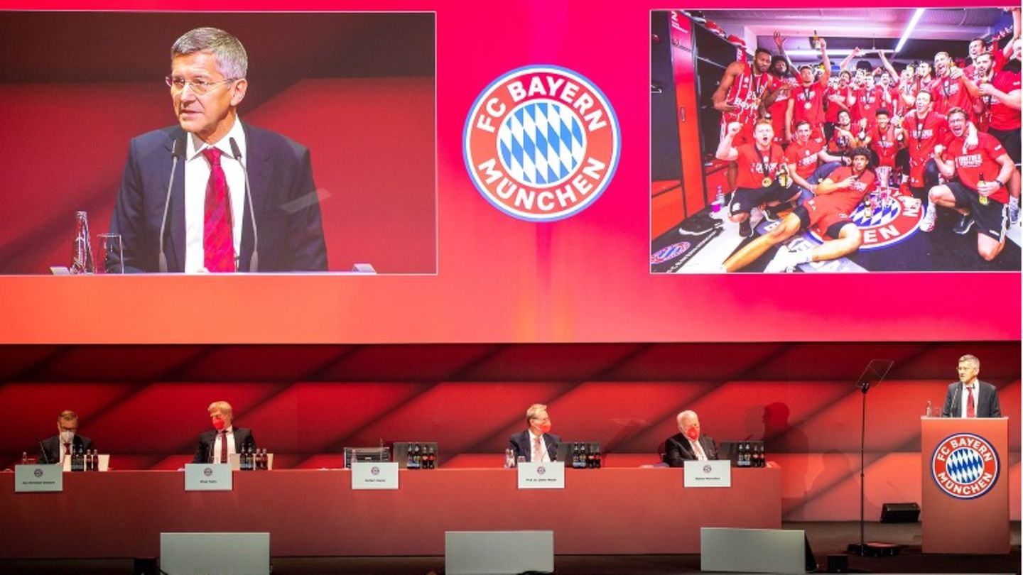 Herbert Hainer spricht auf der Bayer-Jahreshauptversammlung in München