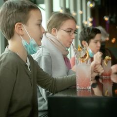 Limousinenfahrt & Cocktails: Hamburger Hotel lädt zur Luxusimpfung ein.