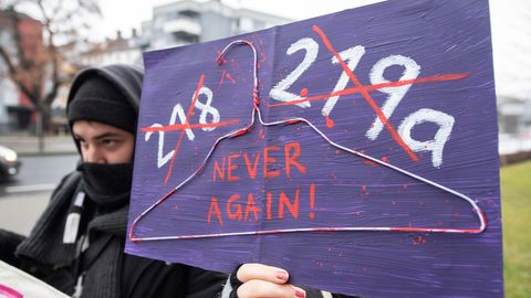 Abtreibung: Demonstranten protestieren gegen die Paragrafen 218 und 219a