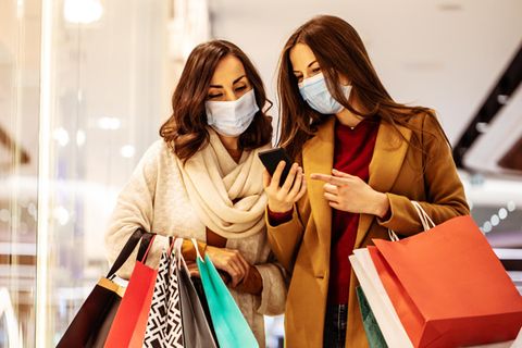 "Nicht mit dem Smartphone shoppen": Verbraucherexperte gibt Tipps für die Schnäppchensuche.