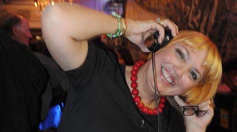Claudia Roth als DJane in einer Freiburger Bar (2010): Die Grünen-Politikerin wird – vorbehaltlich der zu erwartenden Zustimmung der Parteibasis – Kulturstaatsministerin im Bundeskanzleramt